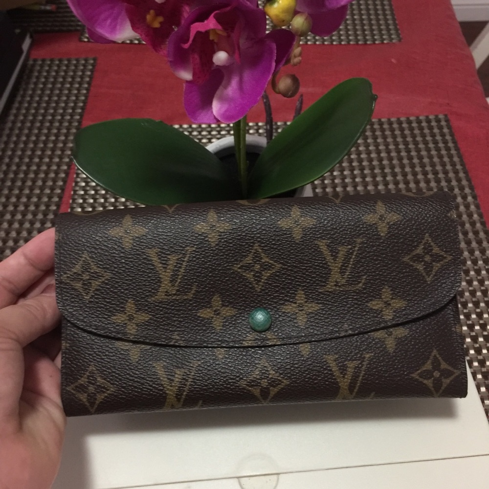 Louis Vuitton Emily wallet -PRICE IS FIRM- - Picture 1 of 8
